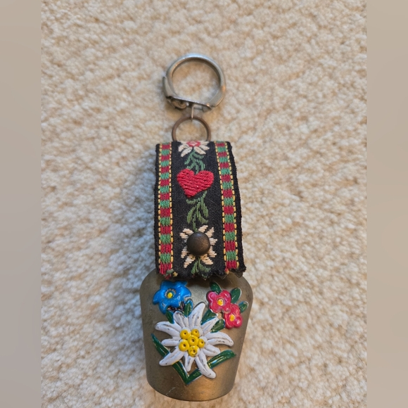 Swiss Brass Cowbell Keychain Fob Painted Embroidered Ribbon Gift Keyring - Picture 1 of 7